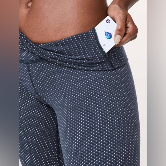 SOLD>>Lululemon Wunder Under HR 25"
Pacific Pointe Jacquard True Navy Onyx Blue - Picture 4 of 10
